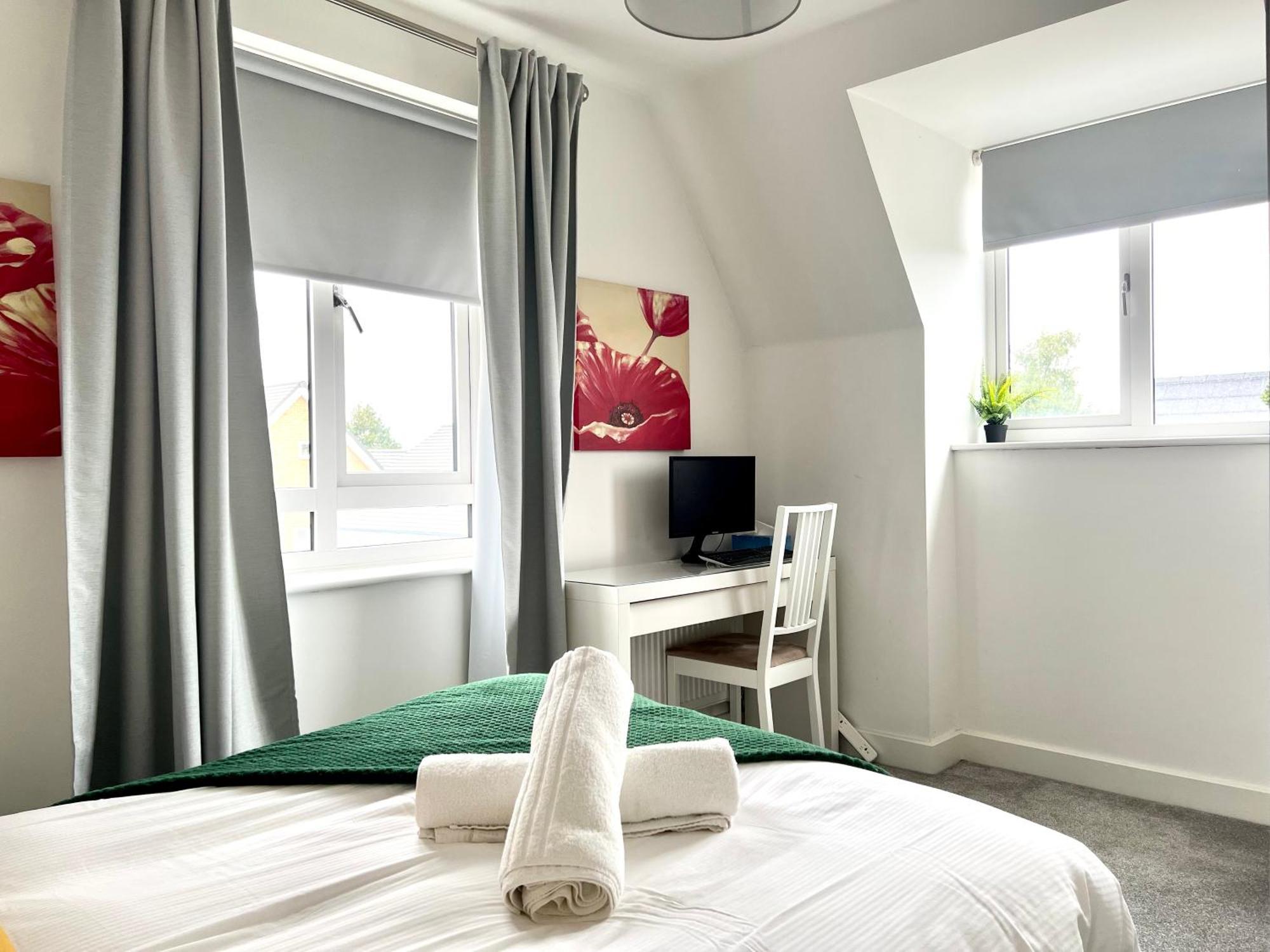 New Spacious Cambridge Townhouse 3bed-3bath *